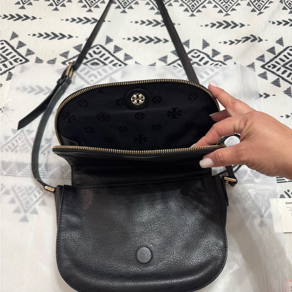 Tory Burch Black Leather Crossbody Bag - Picture 2 of 7